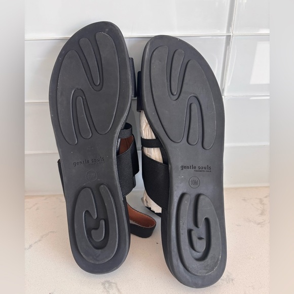 Gentle Souls Kenneth Cole Black Leather Sandals - Picture 6 of 9